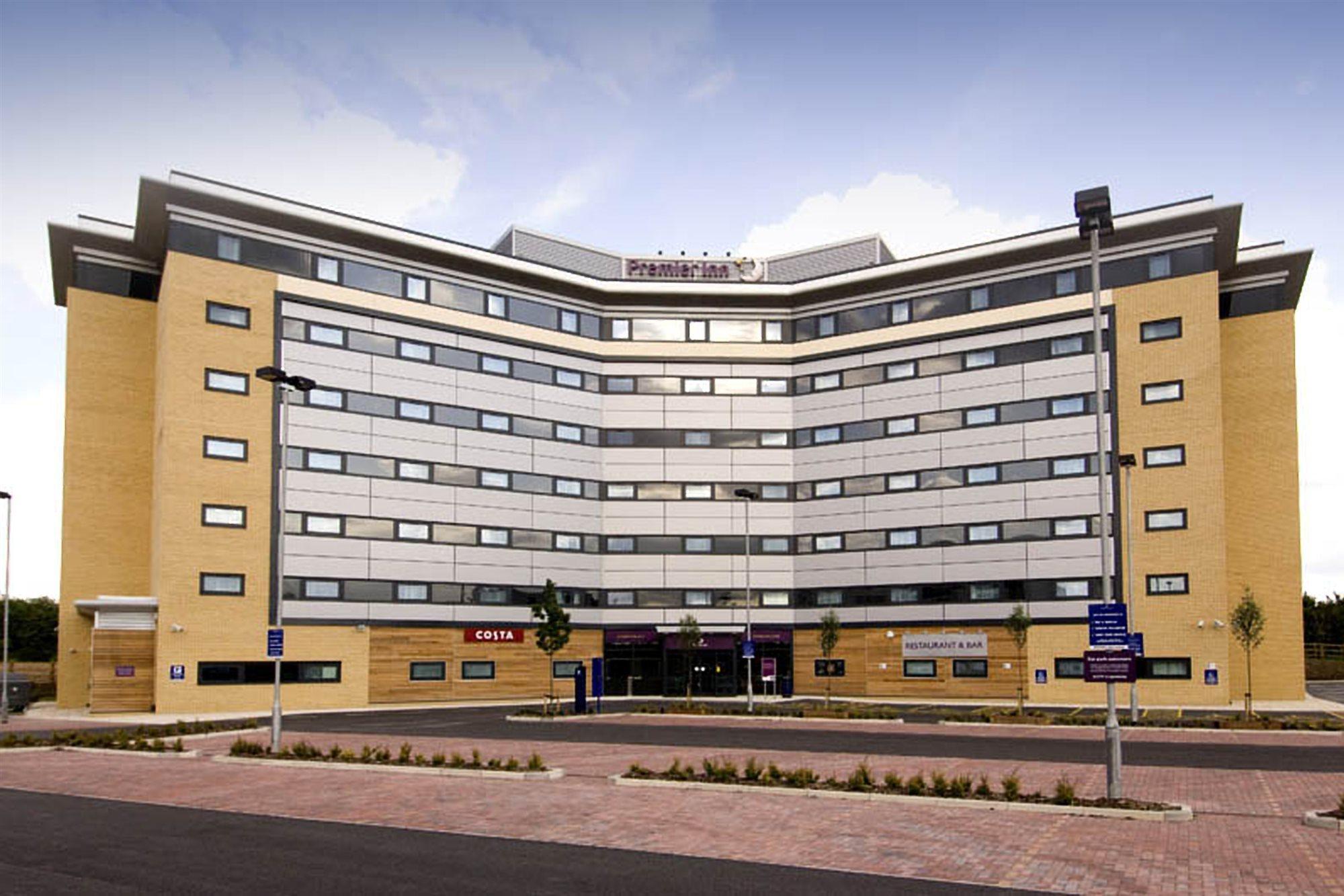 Premier Inn Manchester Airport Runger Lane North Hale (Greater Manchester) Exterior foto