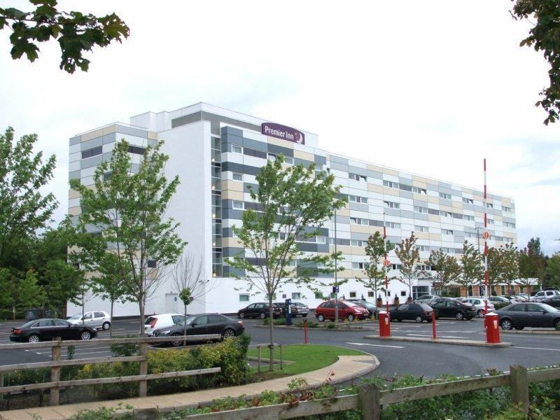Premier Inn Manchester Airport Runger Lane North Hale (Greater Manchester) Exterior foto