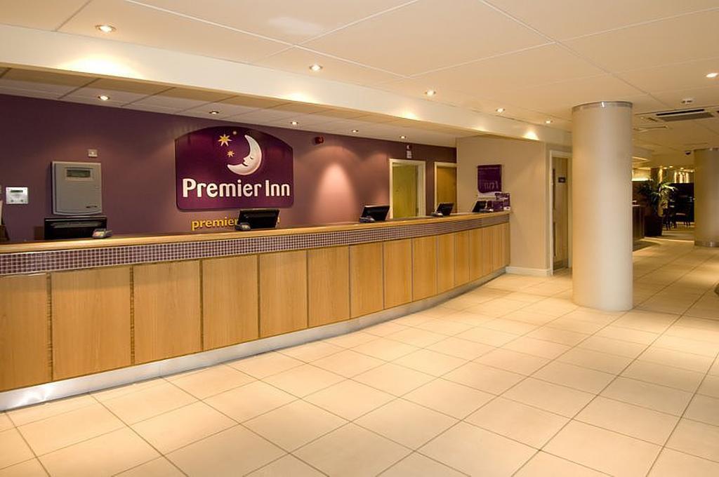 Premier Inn Manchester Airport Runger Lane North Hale (Greater Manchester) Exterior foto
