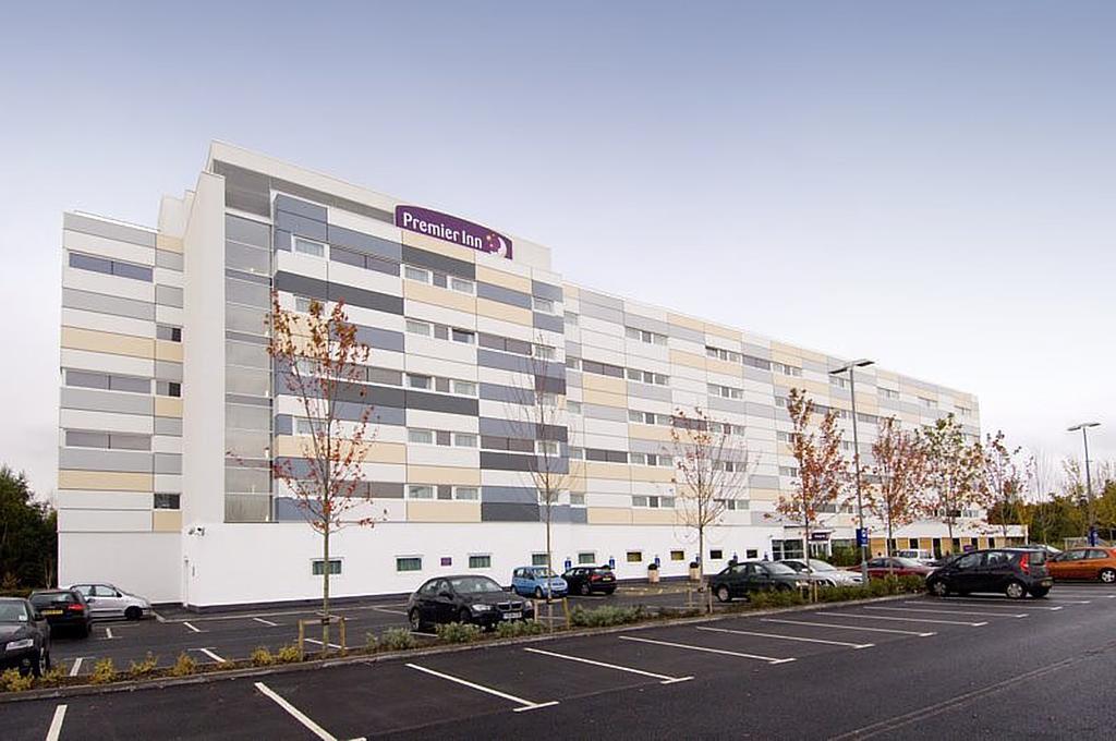 Premier Inn Manchester Airport Runger Lane North Hale (Greater Manchester) Exterior foto